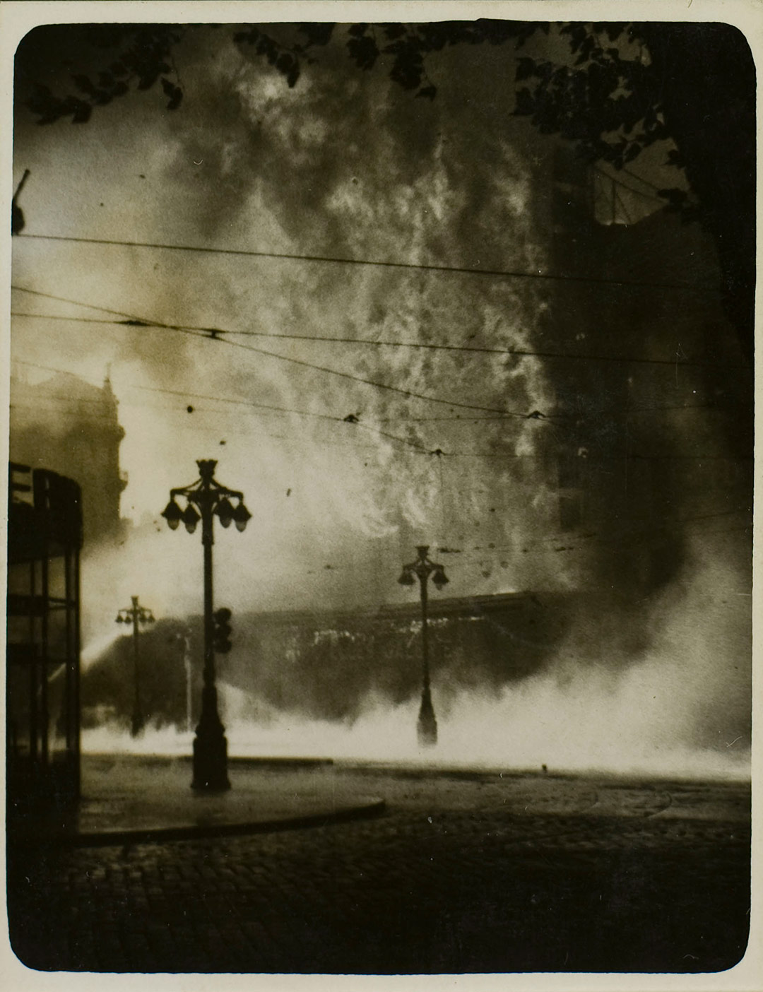 L'incendie des Nouvelles Galeries Carte postale - Anonyme - 1938 coll. Musée d'Histoire de Marseille