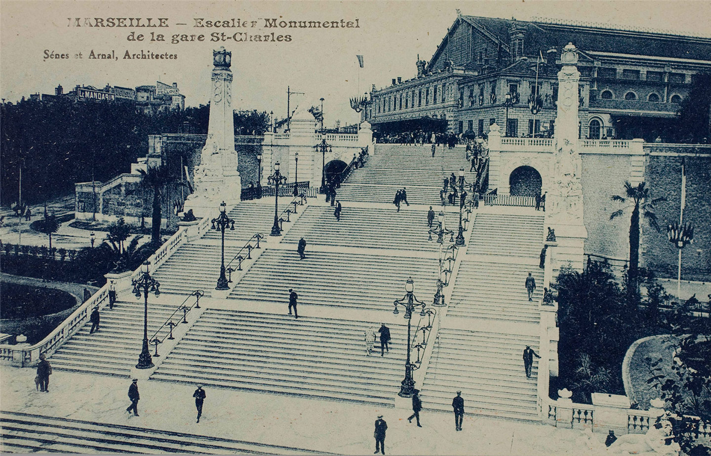 Escalier monumental de la gare St Charles carte postale - anonyme- 1ère moitié XXème coll. Musée d'Histoire de Marseille