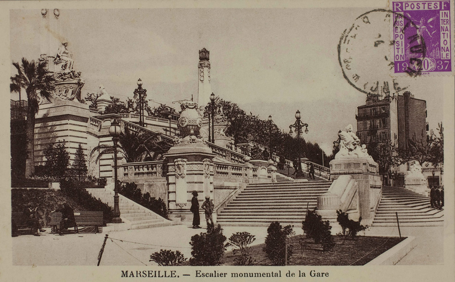 Escalier de la gare St Charles carte postale - anonyme - 1937 coll. Musée d'Histoire de Marseille
